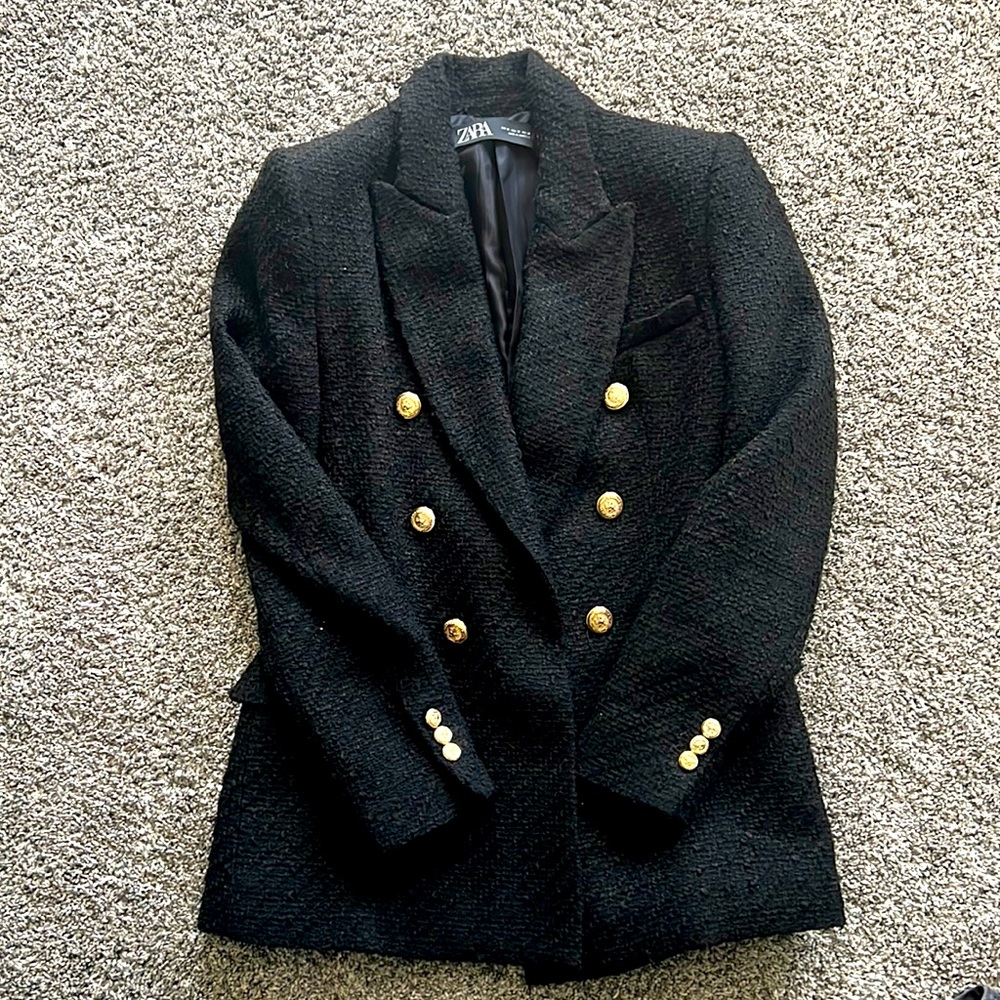 ZARA TEXTURED DOUBLE BREASTED BLAZER IN
BLACK.